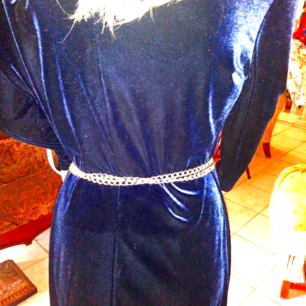 FINAL SALE  Navy blue velvet dress🎊 - Picture 4 of 4
